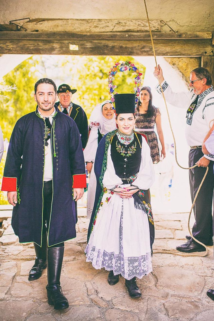 Amazing Pictures From A Romanian Traditional Wedding