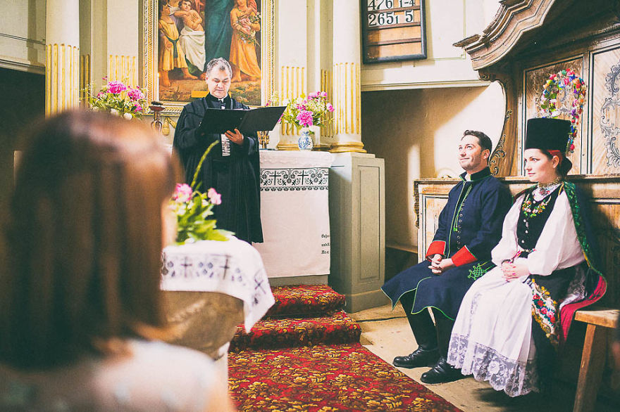 Amazing Pictures From A Romanian Traditional Wedding Amazing Pictures From A Romanian Traditional Wedding