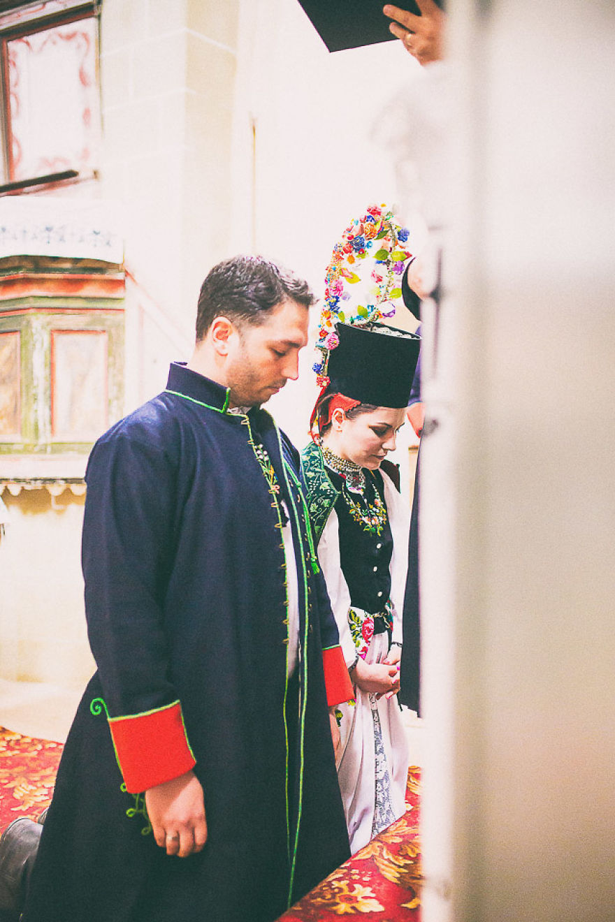 Amazing Pictures From A Romanian Traditional Wedding Amazing Pictures From A Romanian Traditional Wedding