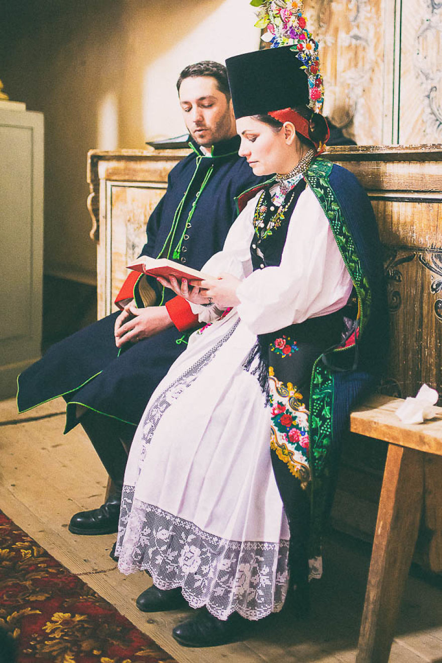 Amazing Pictures From A Romanian Traditional Wedding