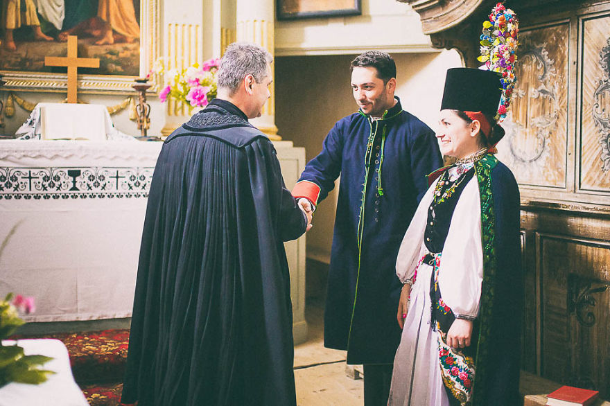 Amazing Pictures From A Romanian Traditional Wedding