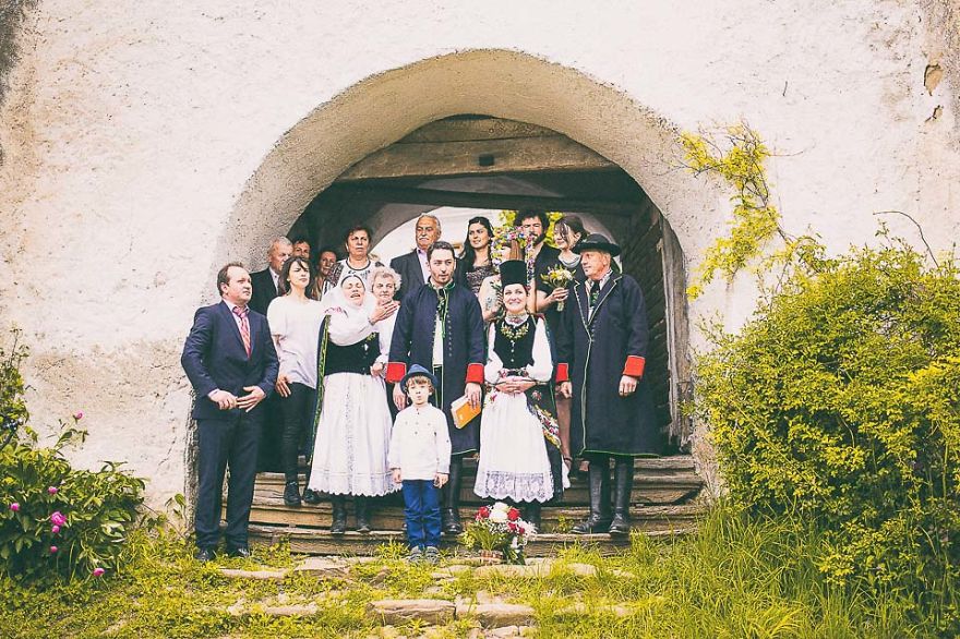Amazing Pictures From A Romanian Traditional Wedding Amazing Pictures From A Romanian Traditional Wedding