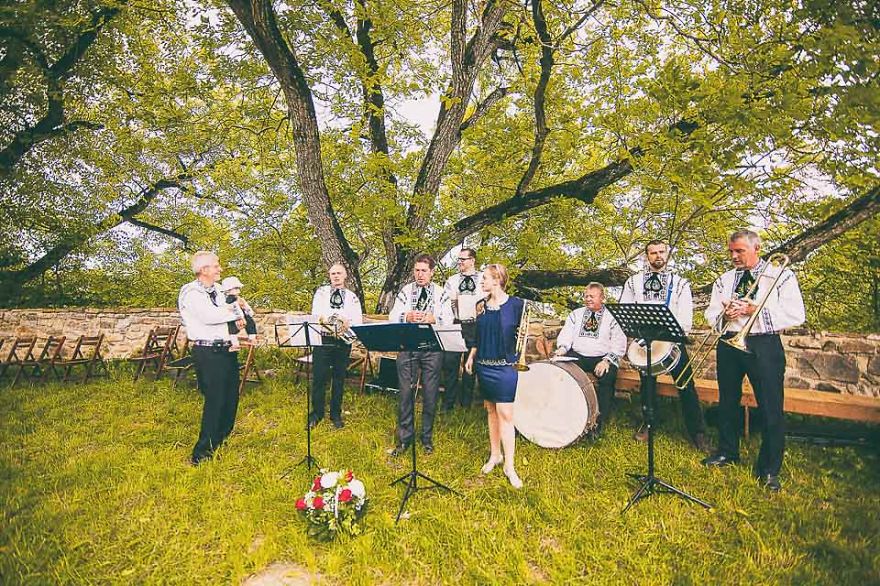 Amazing Pictures From A Romanian Traditional Wedding