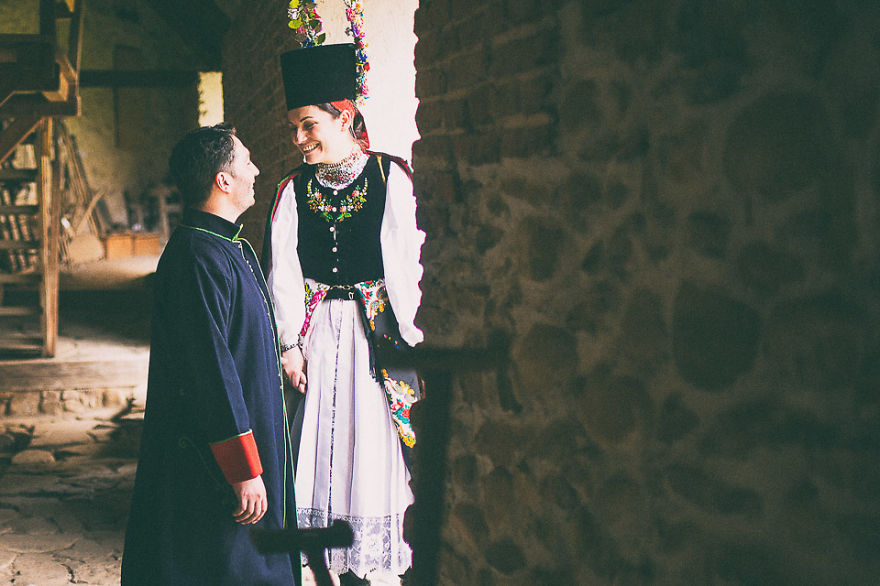 Amazing Pictures From A Romanian Traditional Wedding