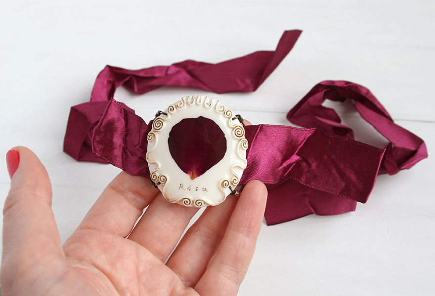 I Create Nature And Nostalgia Inspired Jewelry With Real Pressed Flowers I Create Nature And Nostalgia Inspired Jewelry With Real Pressed Flowers