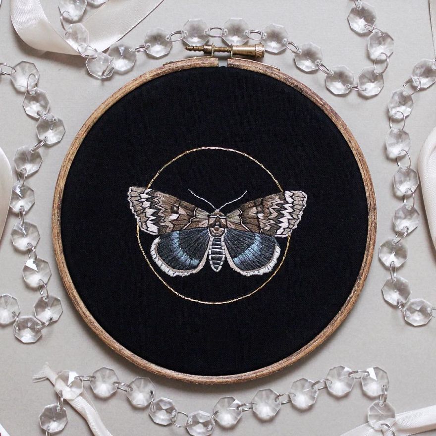 I Transform Pets Into Hand-Embroidered Portraits