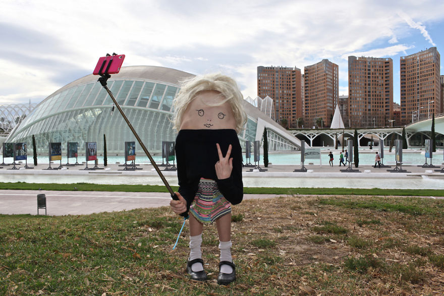 I Travel Around The World Taking Photos Of My Secret Friends