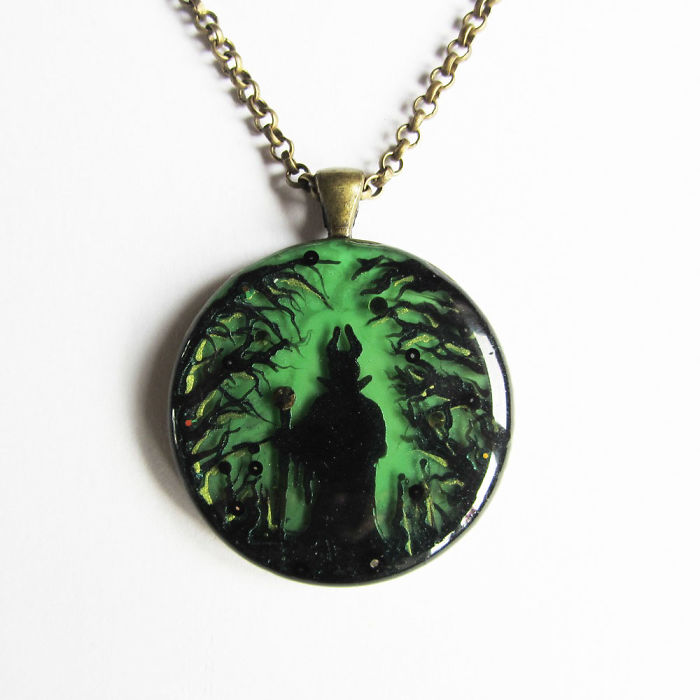 I Paint Miniature Scenes With Pins And Tiny Brushes In Resin.