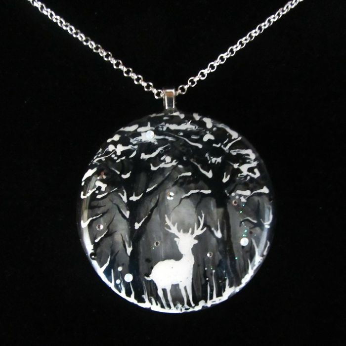 I Paint Miniature Scenes With Pins And Tiny Brushes In Resin.