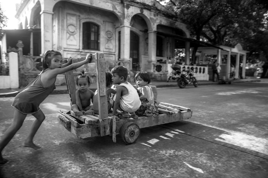 I’ve Been Photographing Slums To Show That Life In Poverty Is Not What You Think Of