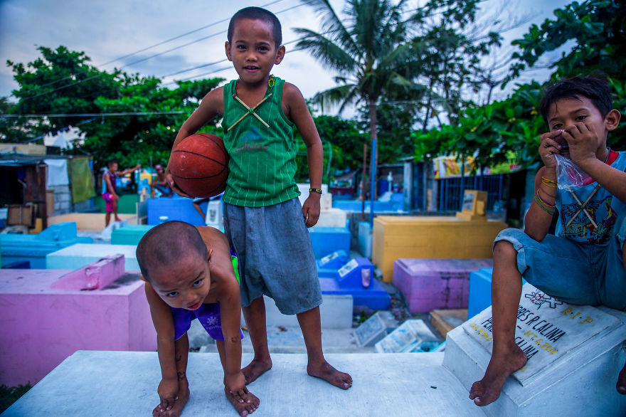 I’ve Been Photographing Slums To Show That Life In Poverty Is Not What You Think Of