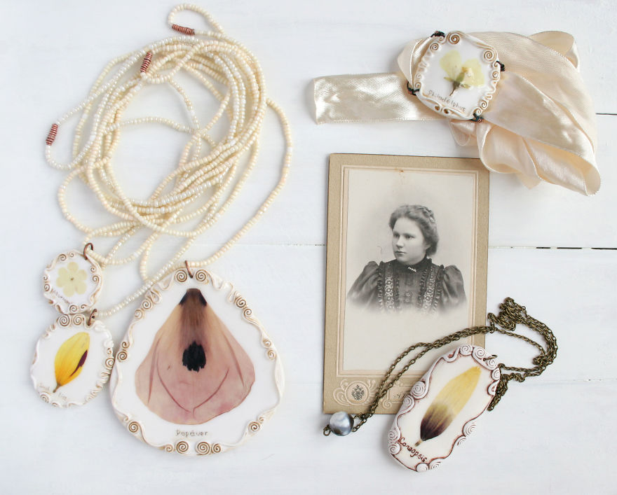 I Create Nature And Nostalgia Inspired Jewelry With Real Pressed Flowers I Create Nature And Nostalgia Inspired Jewelry With Real Pressed Flowers