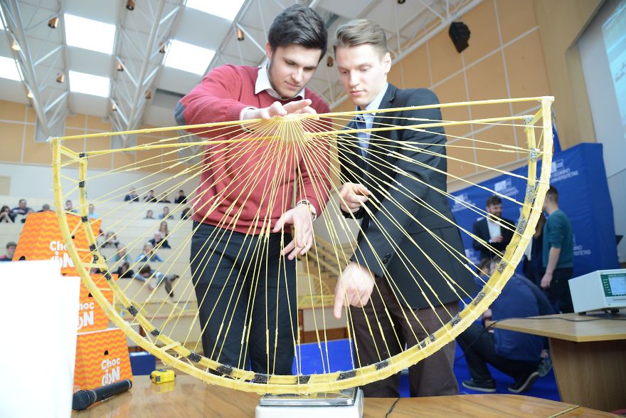 Using Only Pasta And Glue, Students Build Bridges Capable Of Carrying At Least 251kg Using Only Pasta And Glue, Students Build Bridges Capable Of Carrying At Least 251kg
