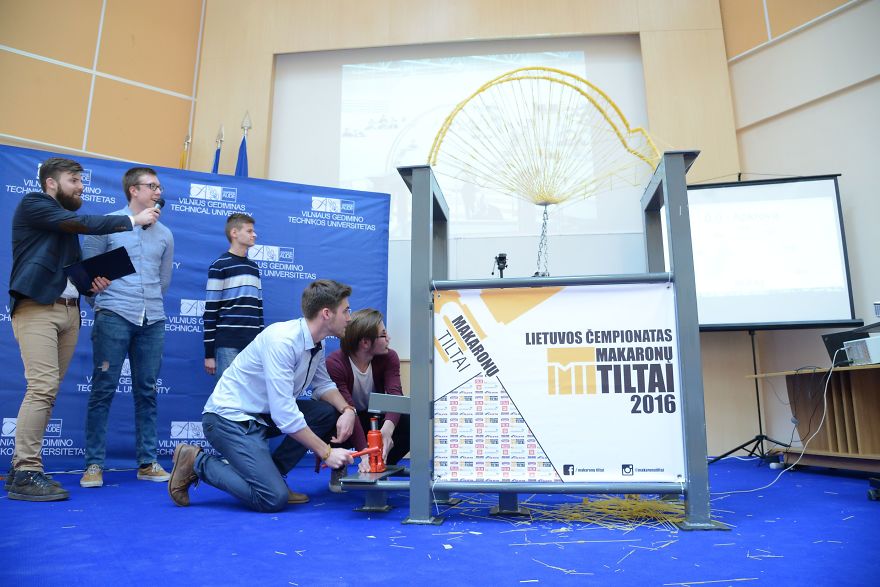 Using Only Pasta And Glue, Students Build Bridges Capable Of Carrying At Least 251kg Using Only Pasta And Glue, Students Build Bridges Capable Of Carrying At Least 251kg