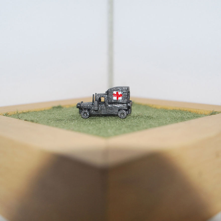 I Make Miniature Military Humvee Sculptures Out Of Graphite I Make Miniature Military Humvee Sculptures Out Of Graphite