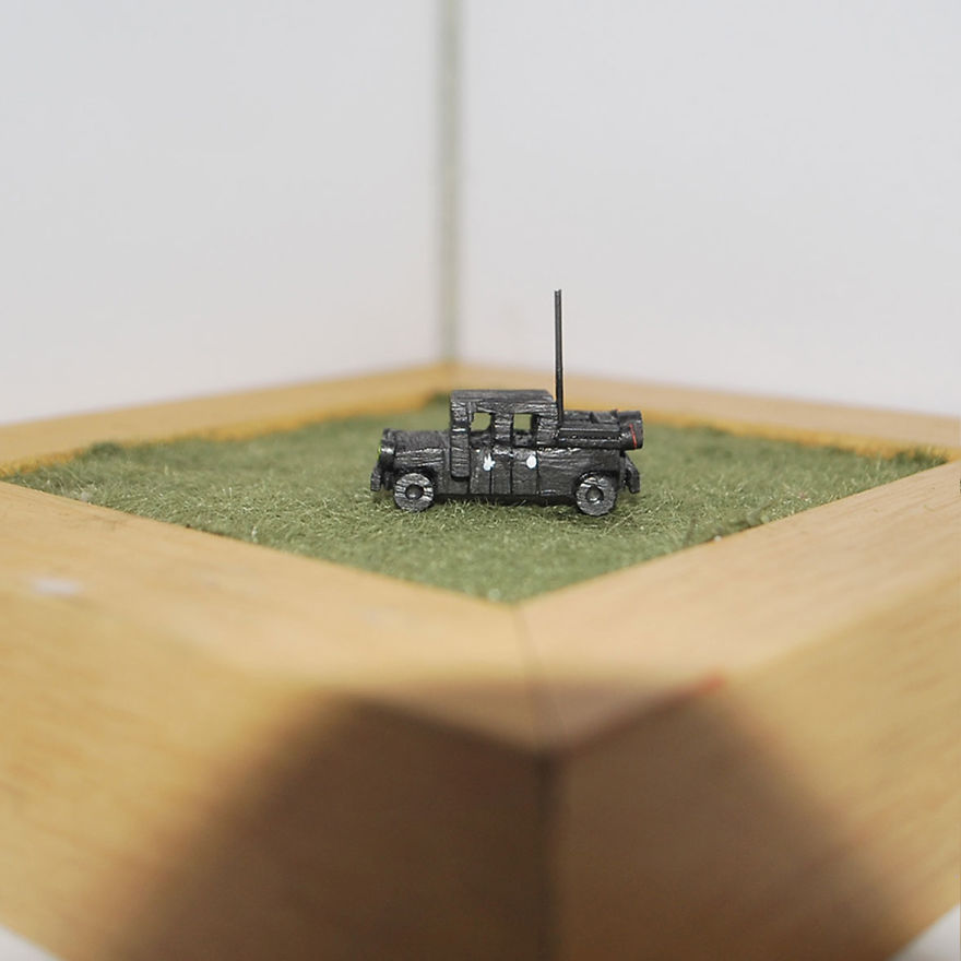 I Make Miniature Military Humvee Sculptures Out Of Graphite I Make Miniature Military Humvee Sculptures Out Of Graphite