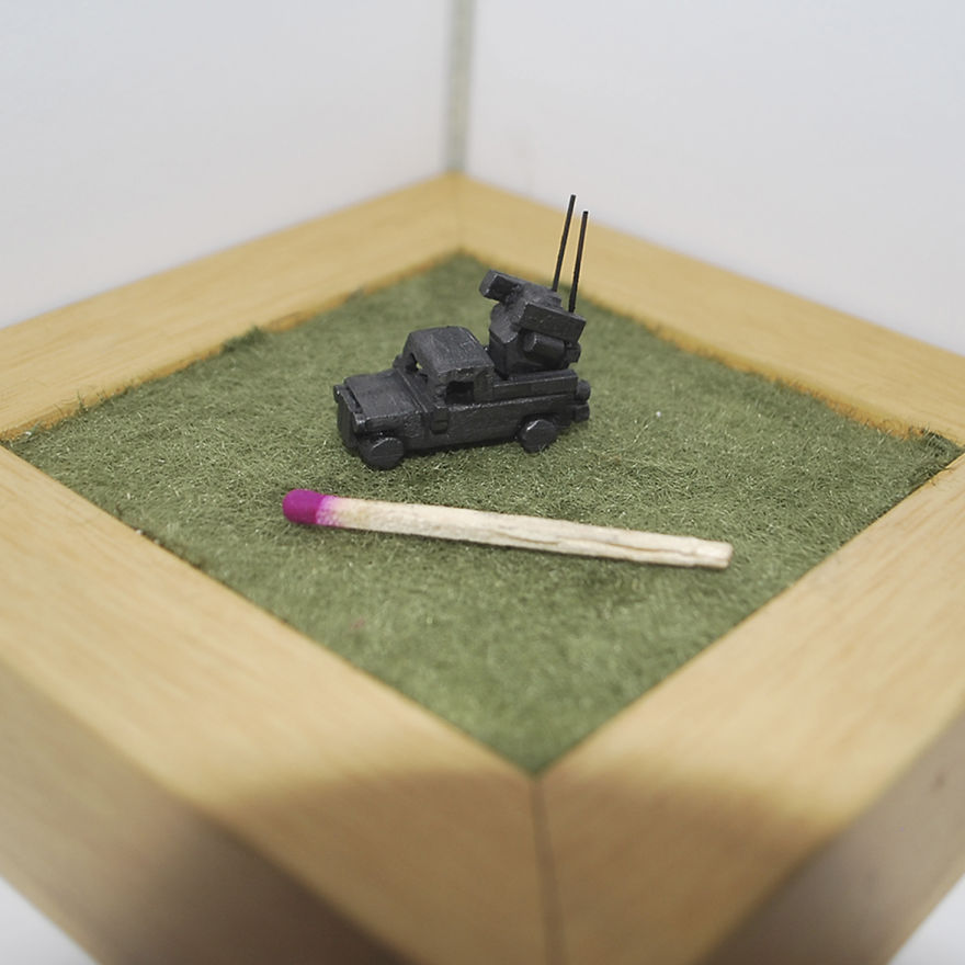 I Make Miniature Military Humvee Sculptures Out Of Graphite I Make Miniature Military Humvee Sculptures Out Of Graphite