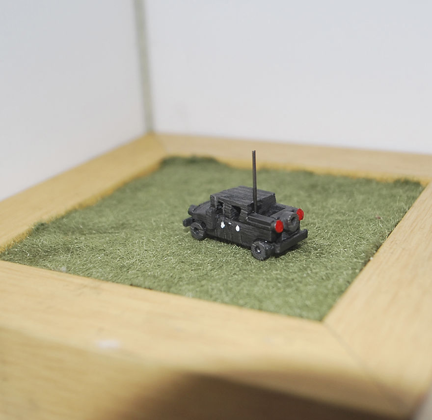 I Make Miniature Military Humvee Sculptures Out Of Graphite I Make Miniature Military Humvee Sculptures Out Of Graphite
