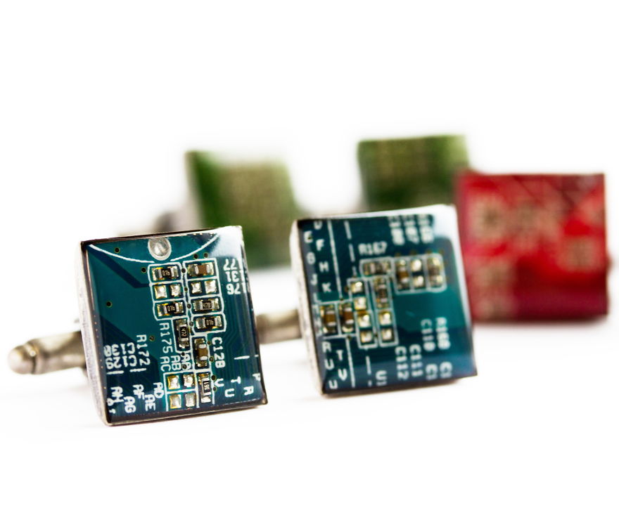 We Turn Old Computer Circuit Boards Into Modern Jewelry We Turn Old Computer Circuit Boards Into Modern Jewelry