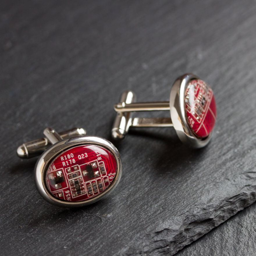 We Turn Old Computer Circuit Boards Into Modern Jewelry We Turn Old Computer Circuit Boards Into Modern Jewelry