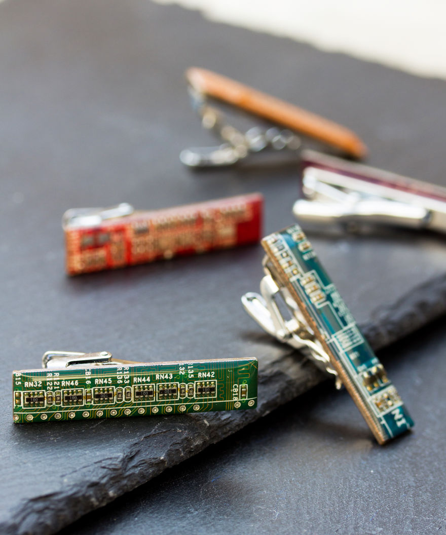 We Turn Old Computer Circuit Boards Into Modern Jewelry We Turn Old Computer Circuit Boards Into Modern Jewelry