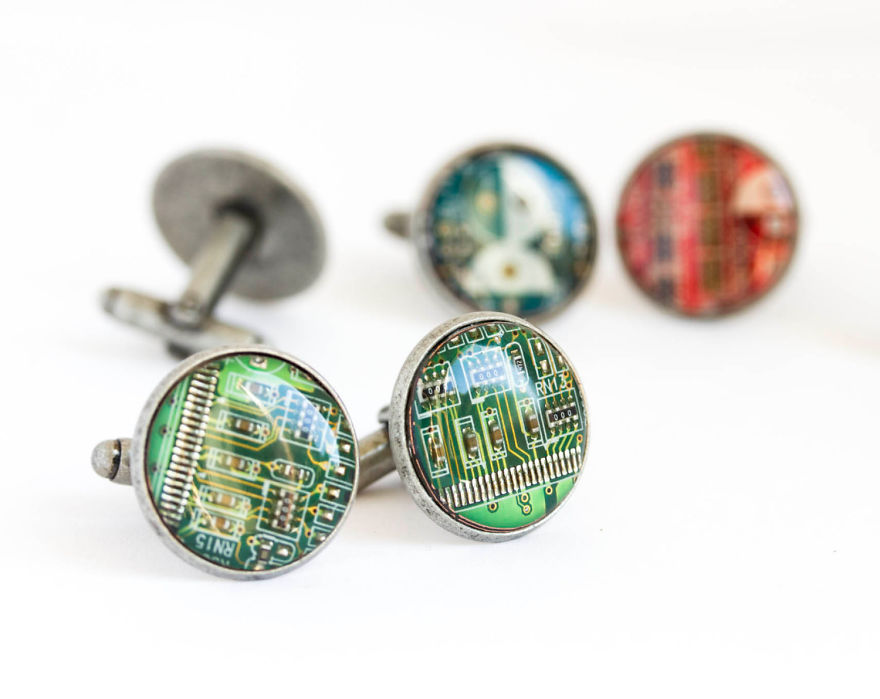 We Turn Old Computer Circuit Boards Into Modern Jewelry We Turn Old Computer Circuit Boards Into Modern Jewelry