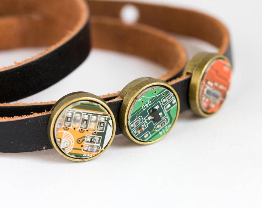 We Turn Old Computer Circuit Boards Into Modern Jewelry We Turn Old Computer Circuit Boards Into Modern Jewelry