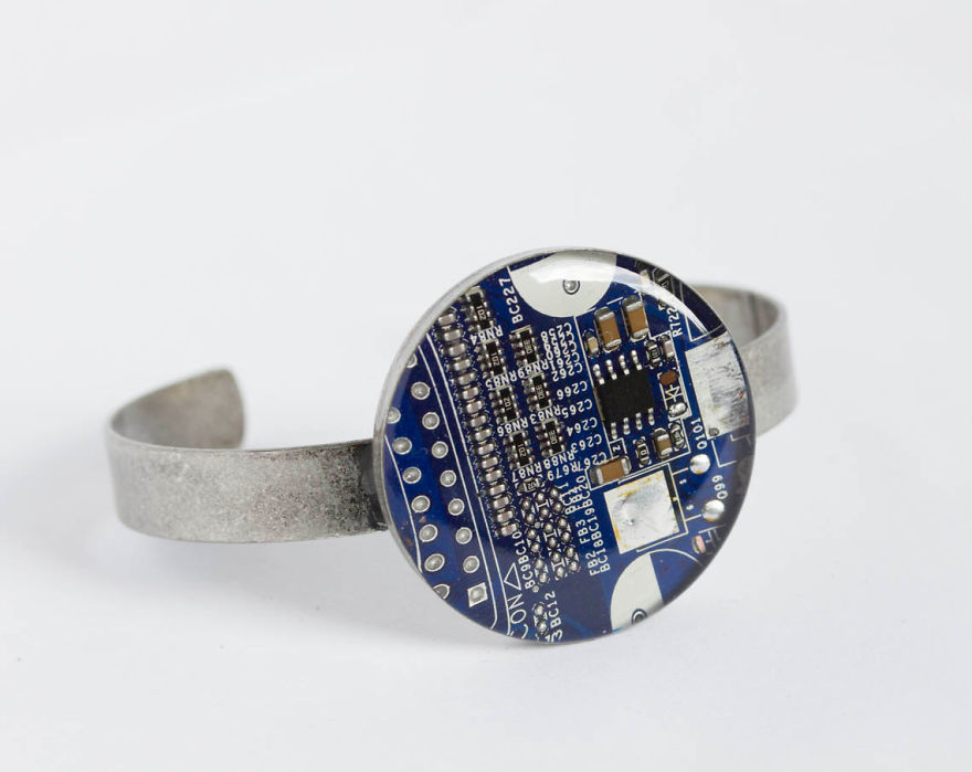 We Turn Old Computer Circuit Boards Into Modern Jewelry We Turn Old Computer Circuit Boards Into Modern Jewelry