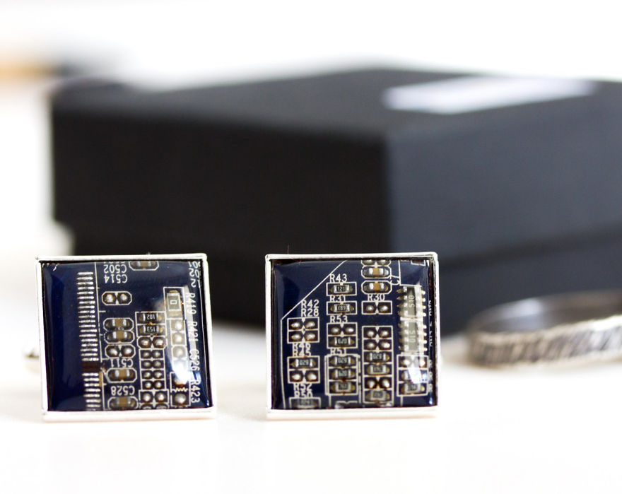 We Turn Old Computer Circuit Boards Into Modern Jewelry We Turn Old Computer Circuit Boards Into Modern Jewelry