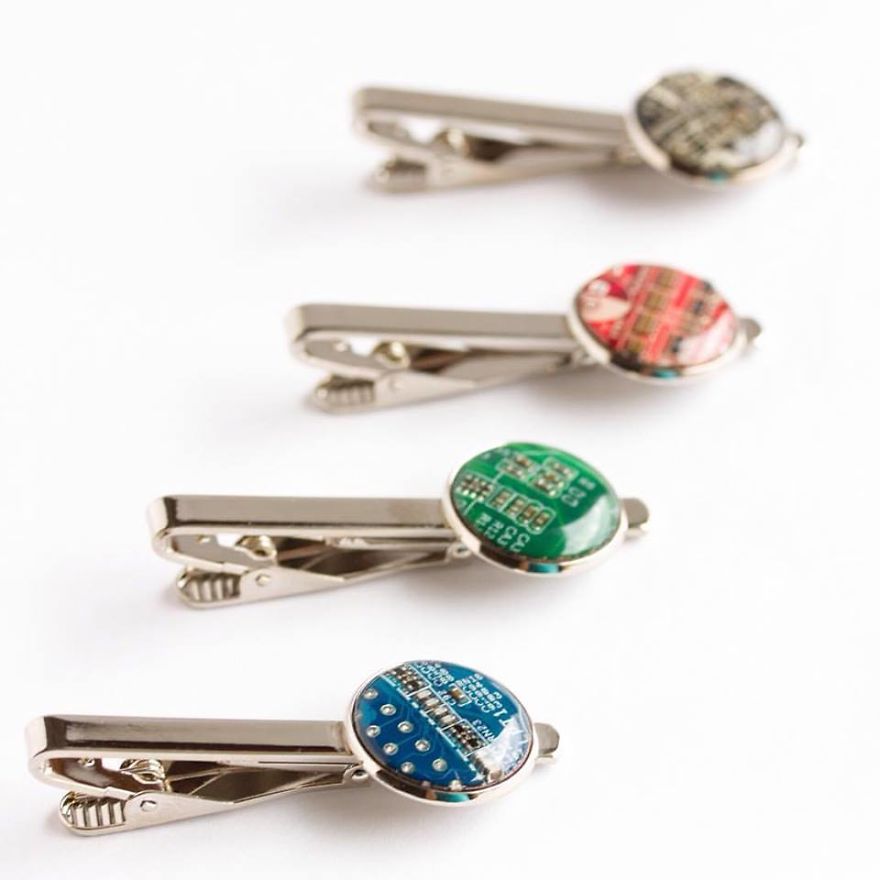 We Turn Old Computer Circuit Boards Into Modern Jewelry We Turn Old Computer Circuit Boards Into Modern Jewelry