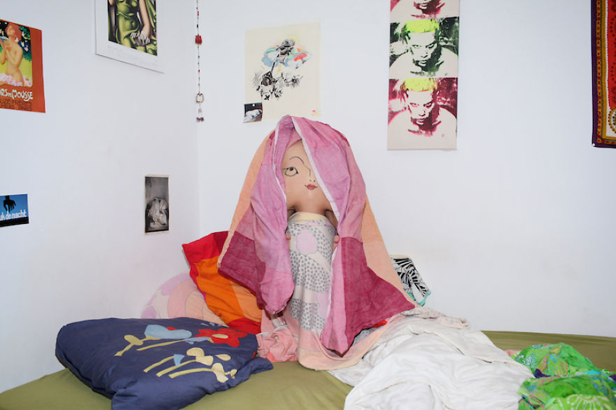 I Travel Around The World Taking Photos Of My Secret Friends