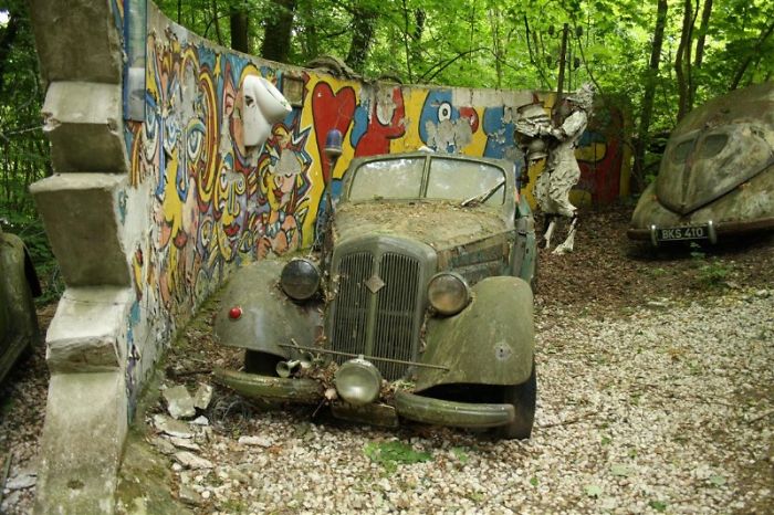 I Found An Amazing Vintage Cars Museum With Exhibits Overtaken By Nature I Found An Amazing Vintage Cars Museum With Exhibits Overtaken By Nature