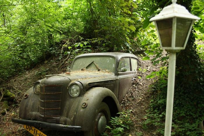 I Found An Amazing Vintage Cars Museum With Exhibits Overtaken By Nature I Found An Amazing Vintage Cars Museum With Exhibits Overtaken By Nature