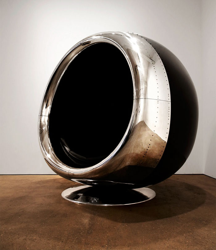 boeing-737-jet-engine-chair-cowling-fallen-furniture-3a boeing-737-jet-engine-chair-cowling-fallen-furniture-3a