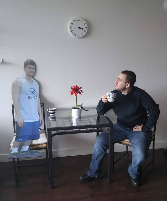 cardboard-cutout-friend-kevin-birthday-trip-funny-prank-2 cardboard-cutout-friend-kevin-birthday-trip-funny-prank-2