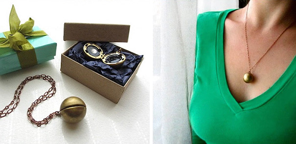 miniature-astromony-oil-painting-jewelry-rustic-lockets-khara-ledonne-17 miniature-astromony-oil-painting-jewelry-rustic-lockets-khara-ledonne-17