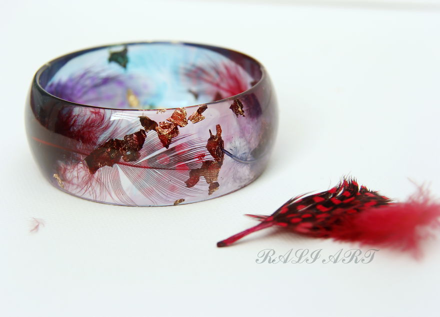 Handmade Jewelry From A Resin And Feathers. Handmade Jewelry From A Resin And Feathers.