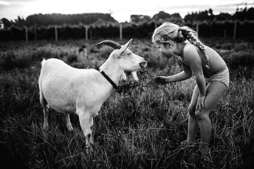 raw-childhood-without-electronic-devices-niki-boon-new-zealand-28 raw-childhood-without-electronic-devices-niki-boon-new-zealand-28