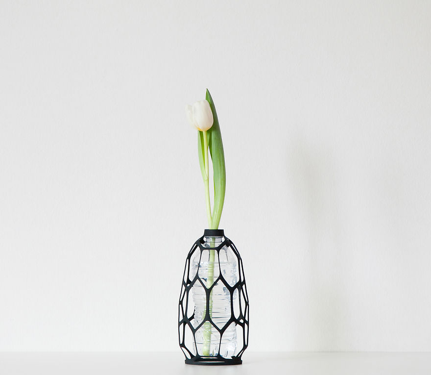 I 3D-Print Vases To Give Plastic Bottle A Second Life