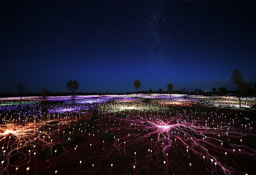 surreal-light-installations-field-of-light-bruce-munro-uluru-australia-2 surreal-light-installations-field-of-light-bruce-munro-uluru-australia-2