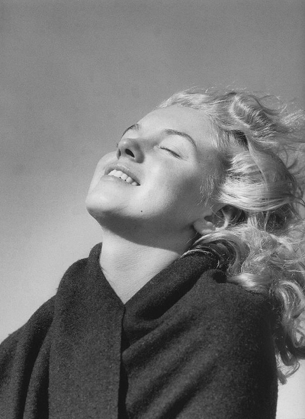 young-marilyn-monroe-norma-jeane-dougherty-andre-de-dienes-malibu-19