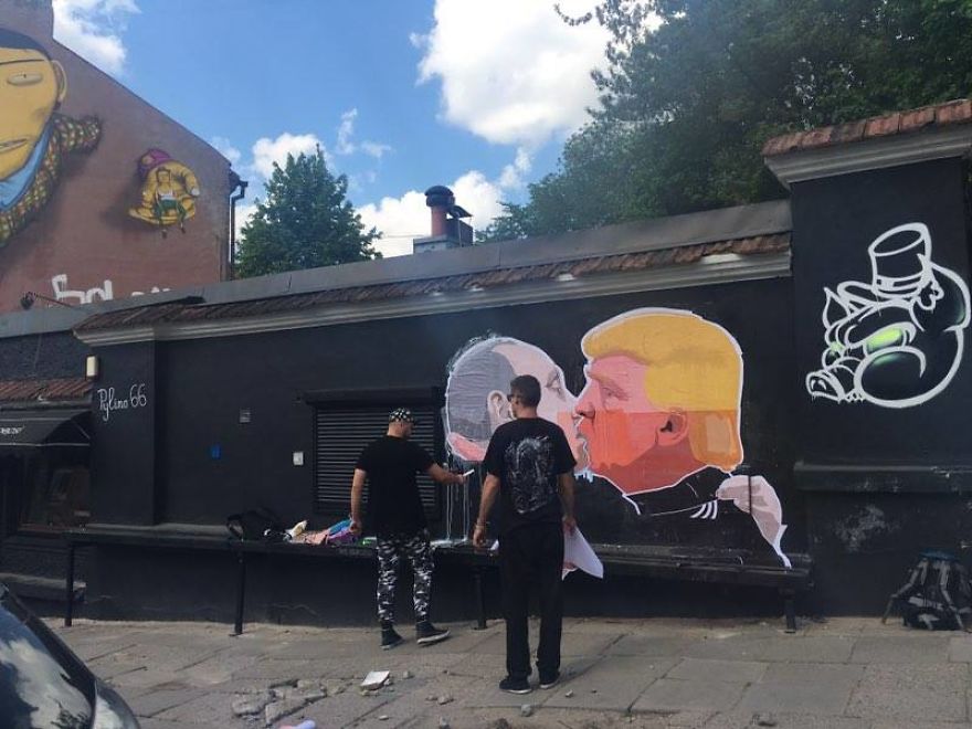 Trump French-Kissing Putin In Vilnius To Make The World Great Again