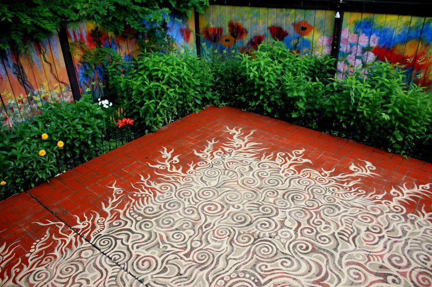 I Revived Our Old Garden Fence By Painting Vivid Flowers On It