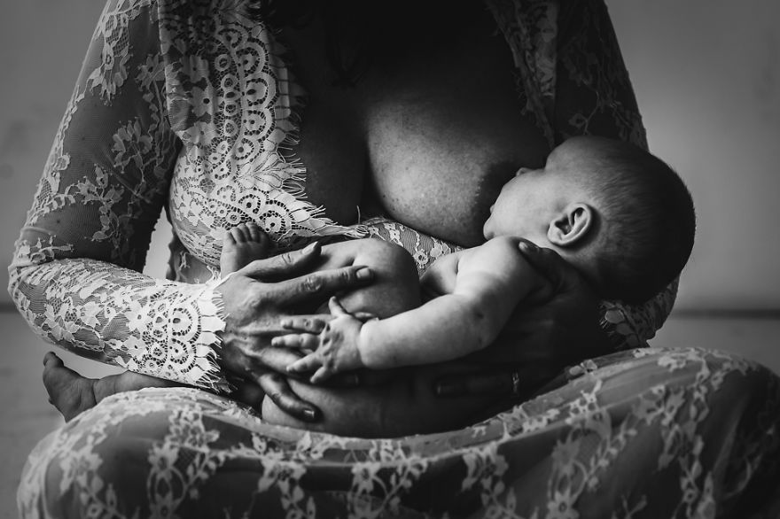 I Photograph Breastfeeding Moms To Show That It Shouldn't Be Taboo