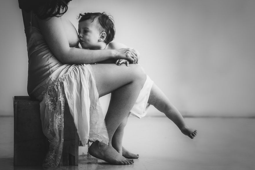 I Photograph Breastfeeding Moms To Show That It Shouldn't Be Taboo