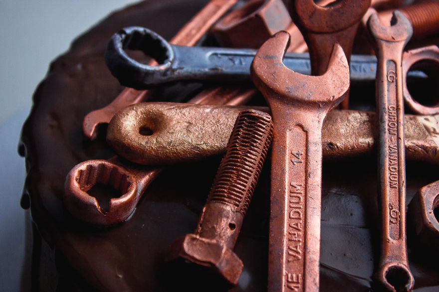 I Made Chocolate Tools To Decorate A Cake