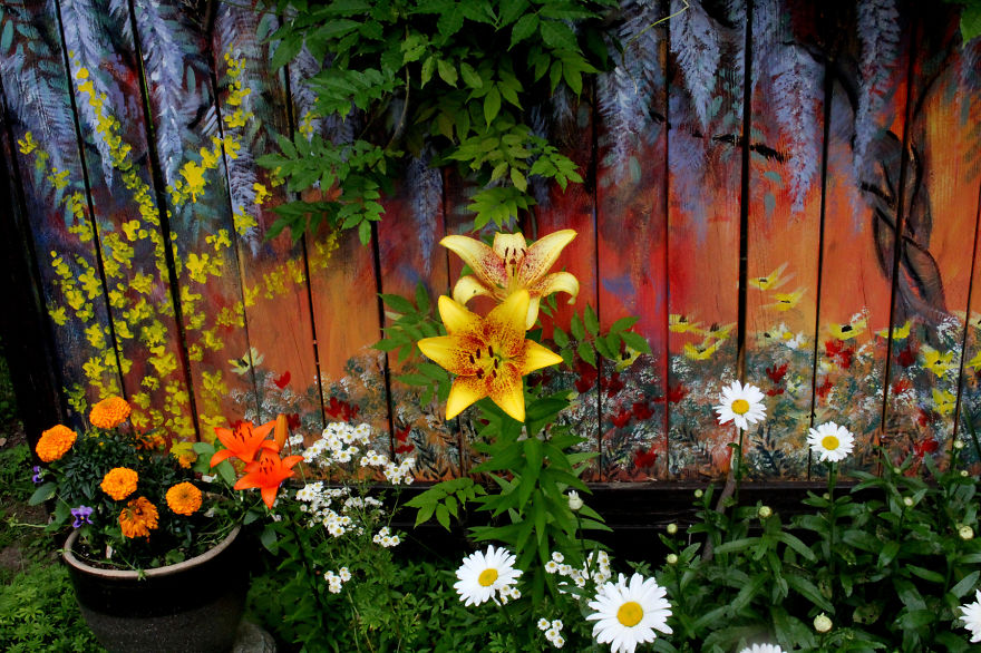 I Revived Our Old Garden Fence By Painting Vivid Flowers On It