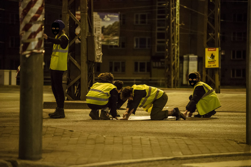 Activists Organize An Illegal Intervention On The Road To Show How Dangerous Smartphones Can Be