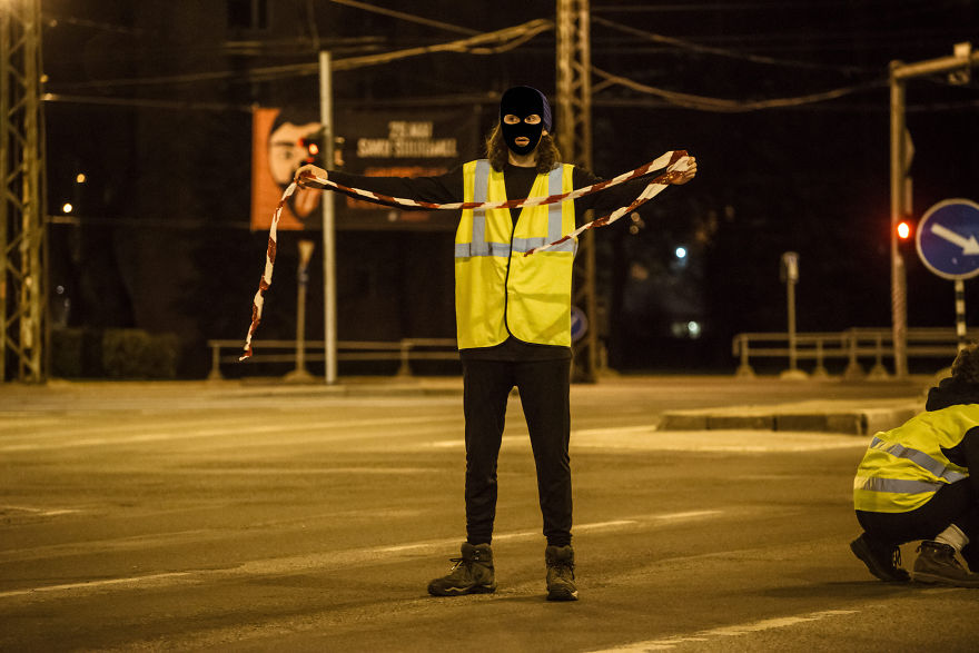 Activists Organize An Illegal Intervention On The Road To Show How Dangerous Smartphones Can Be