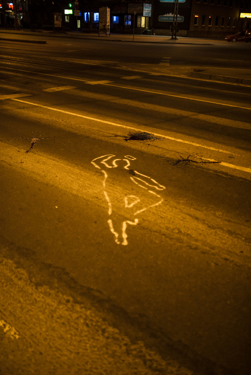 Activists Organize An Illegal Intervention On The Road To Show How Dangerous Smartphones Can Be